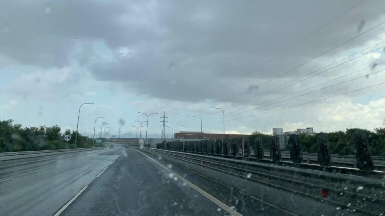 Περιορισμένη ορατότητα στον αυτοκινητόδρομο λόγω χαλαζόπτωσης