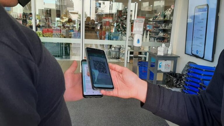 Τους τσάκωσαν με SafePass άλλων και τους πέρασαν χειροπέδες