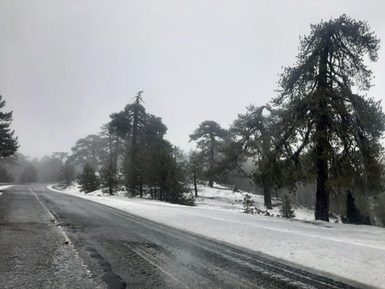 Ανοιχτοί για όλα τα οχήματα οι δρόμοι προς το Τρόοδος