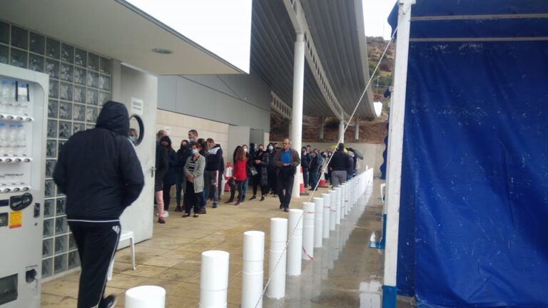 ΒΙΝΤΕΟ: Εικόνες συνωστισμού στο Σπύρος Κυπριανού λόγω…καταιγίδων