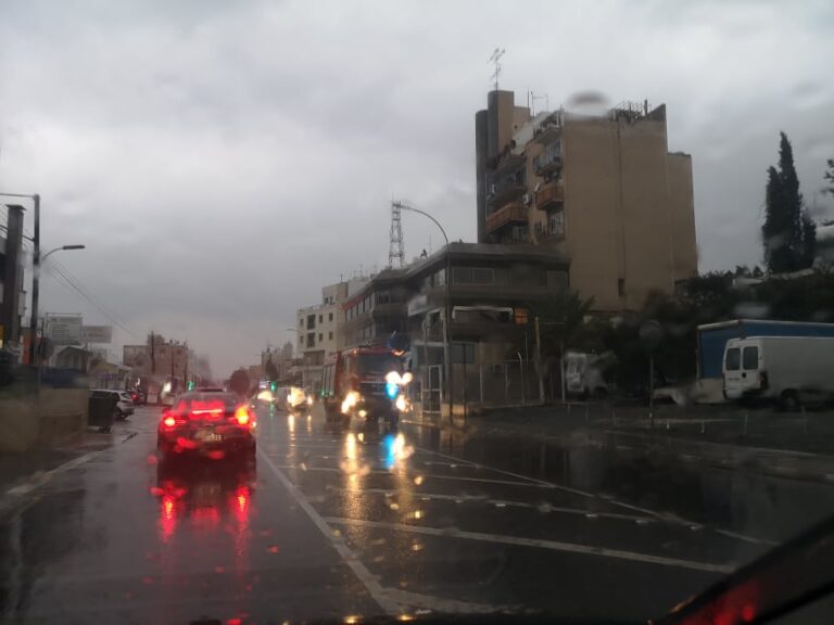 Δέκα τροχαίες συγκρούσεις σε αυτοκινητόδρομους εξαιτίας των έντονων βροχοπτώσεων