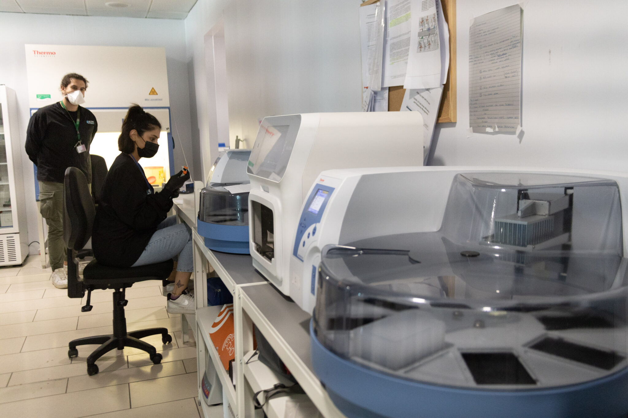 Σχεδόν πέντε χιλιάδες επιβάτες κάνουν καθημερινά PCR στα αεροδρόμια της Κύπρου