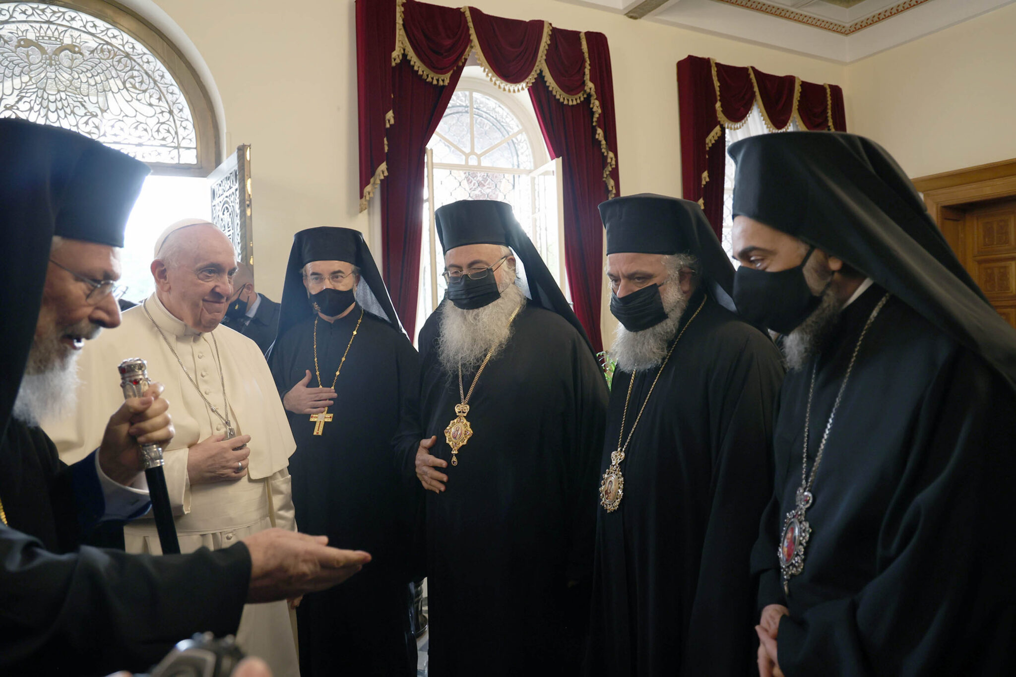 "Ηχηρές" απουσίες από την ιστορική συνάντηση Πάπα Φραγκισκου και Ιεράς Συνόδου