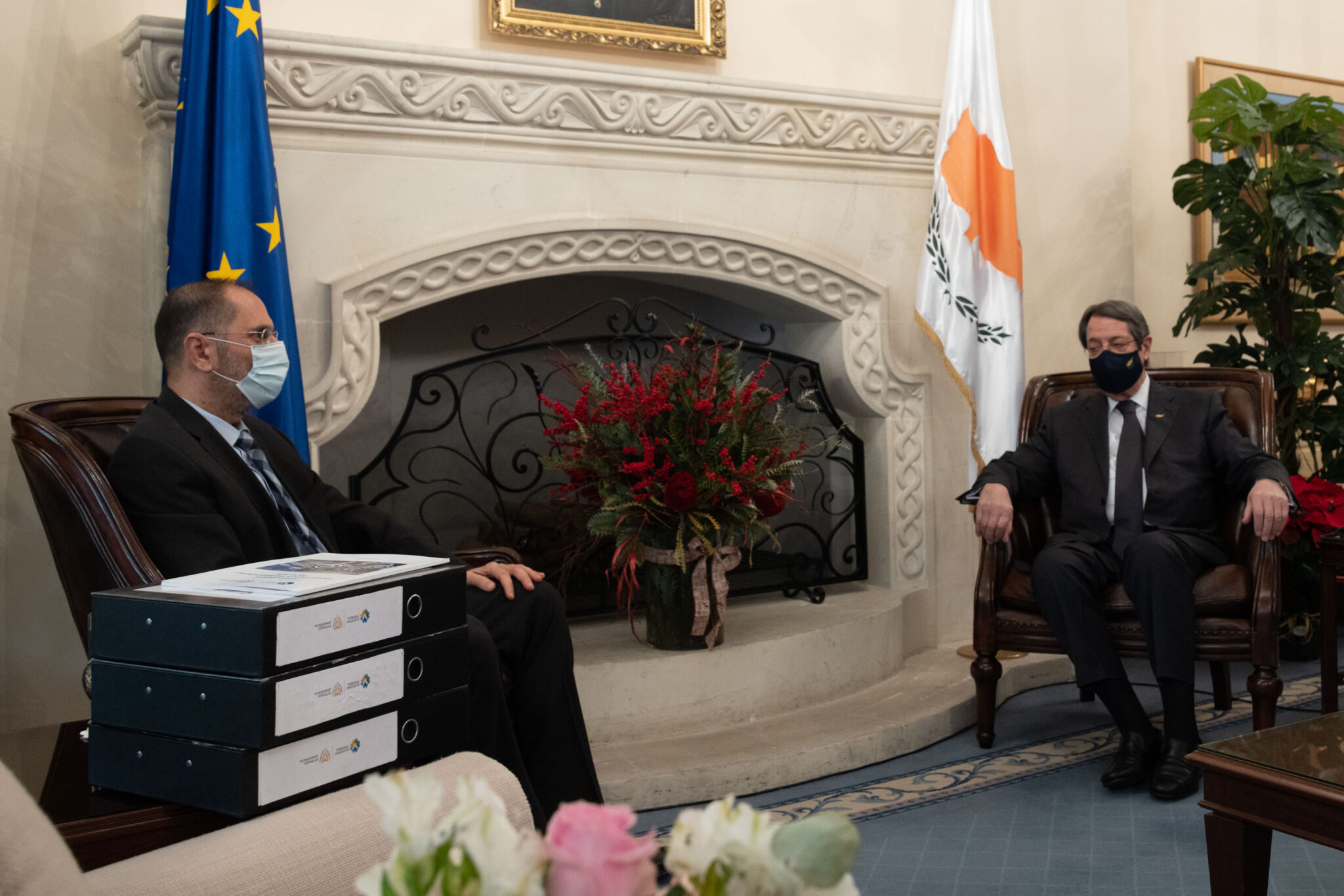 Ο ΠτΔ παρέλαβε την έκθεση Οδυσσέα: Η εμμονή μπορεί να προκαλέσει… και ζημιά