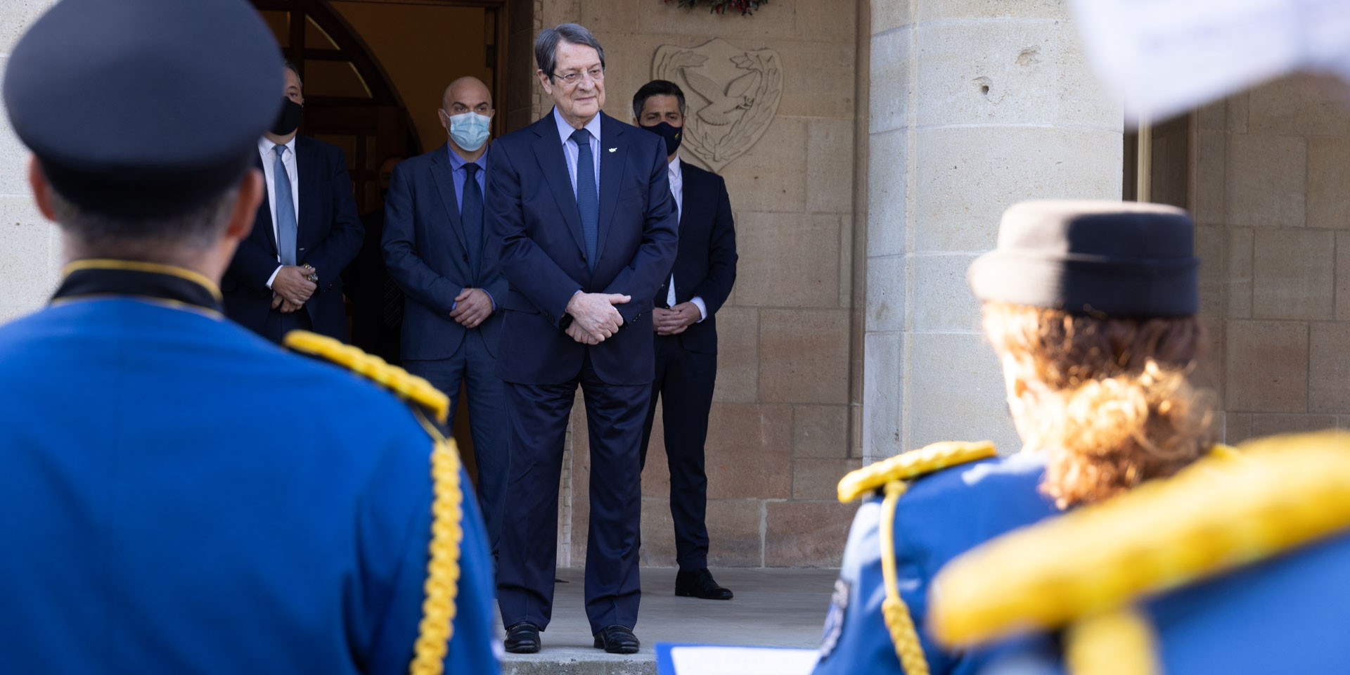 "Εκτός από μεμψιμοιρίες, η μόνη προστασία είναι ο εμβολιασμός"