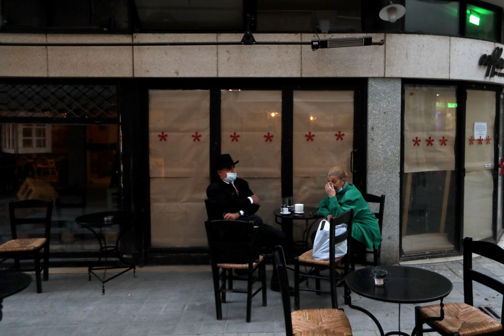 Τελευταίο Σαββατοκύριακο πριν το "μπλόκο" σε ανεμβολίαστους