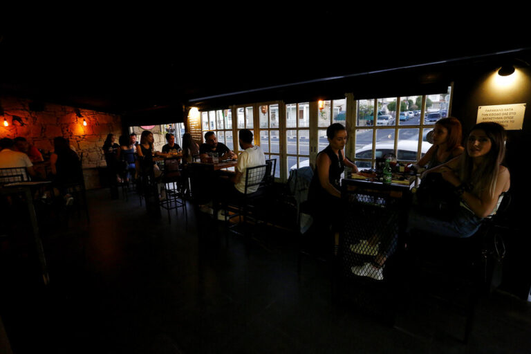 "Καμπάνες" σε πρακτορεία στοιχημάτων, περίπτερο, αρτοποιείο και ταβέρνα