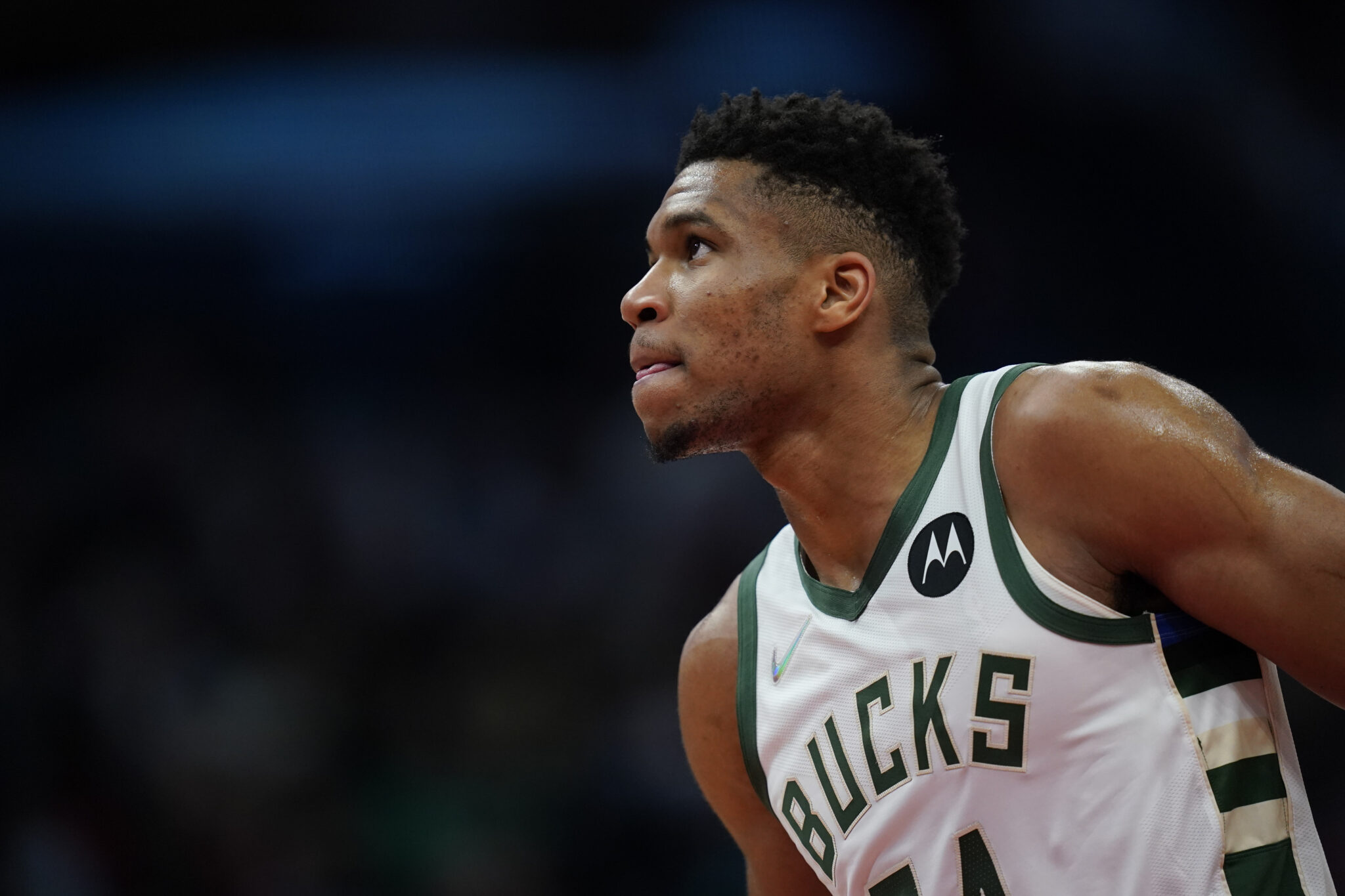 Με τον γιο του στο γήπεδο ο Γιάννης Αντετοκούνμπο (ΦΩΤΟ)