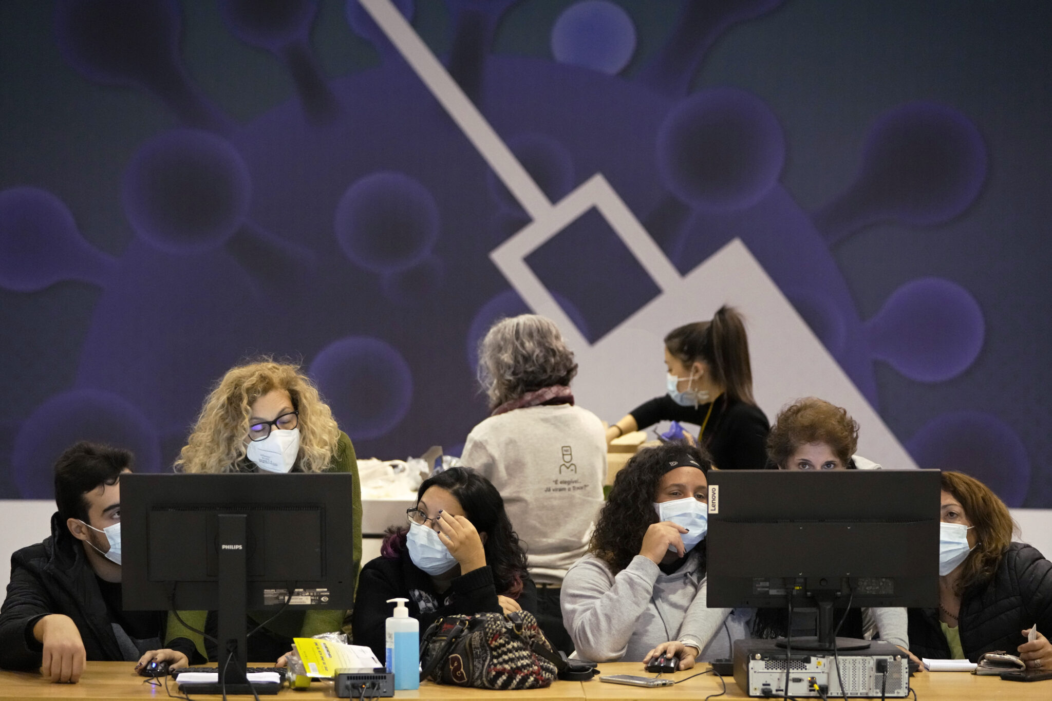 Αγώνας επιστημόνων για το προφίλ της μετάλλαξης "Omicron"