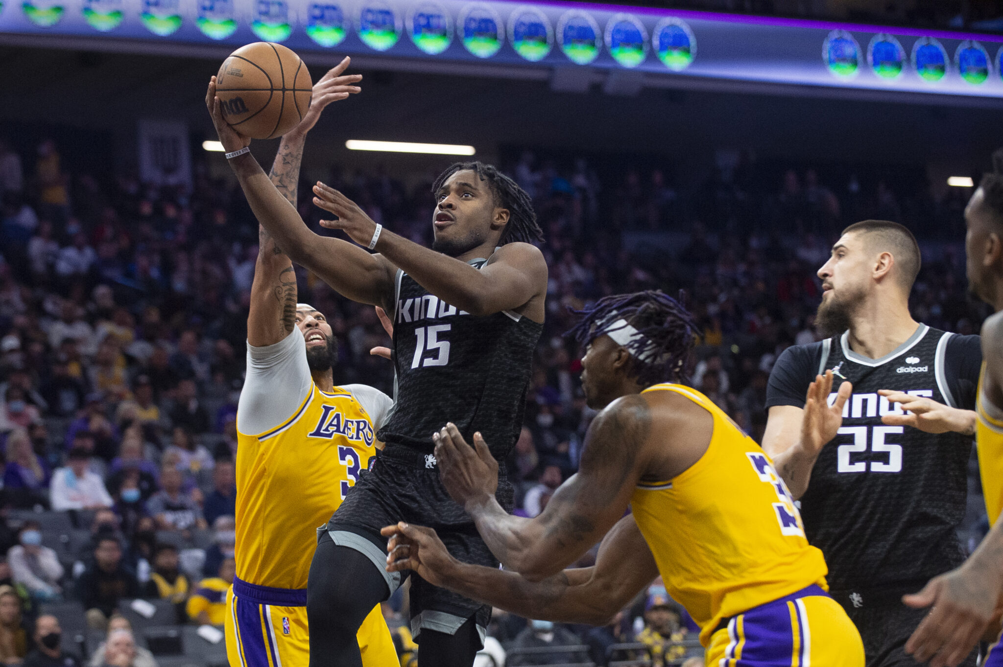 Διαιτητής τραυμάτισε παίκτη των Κινγκς (BINTEO)