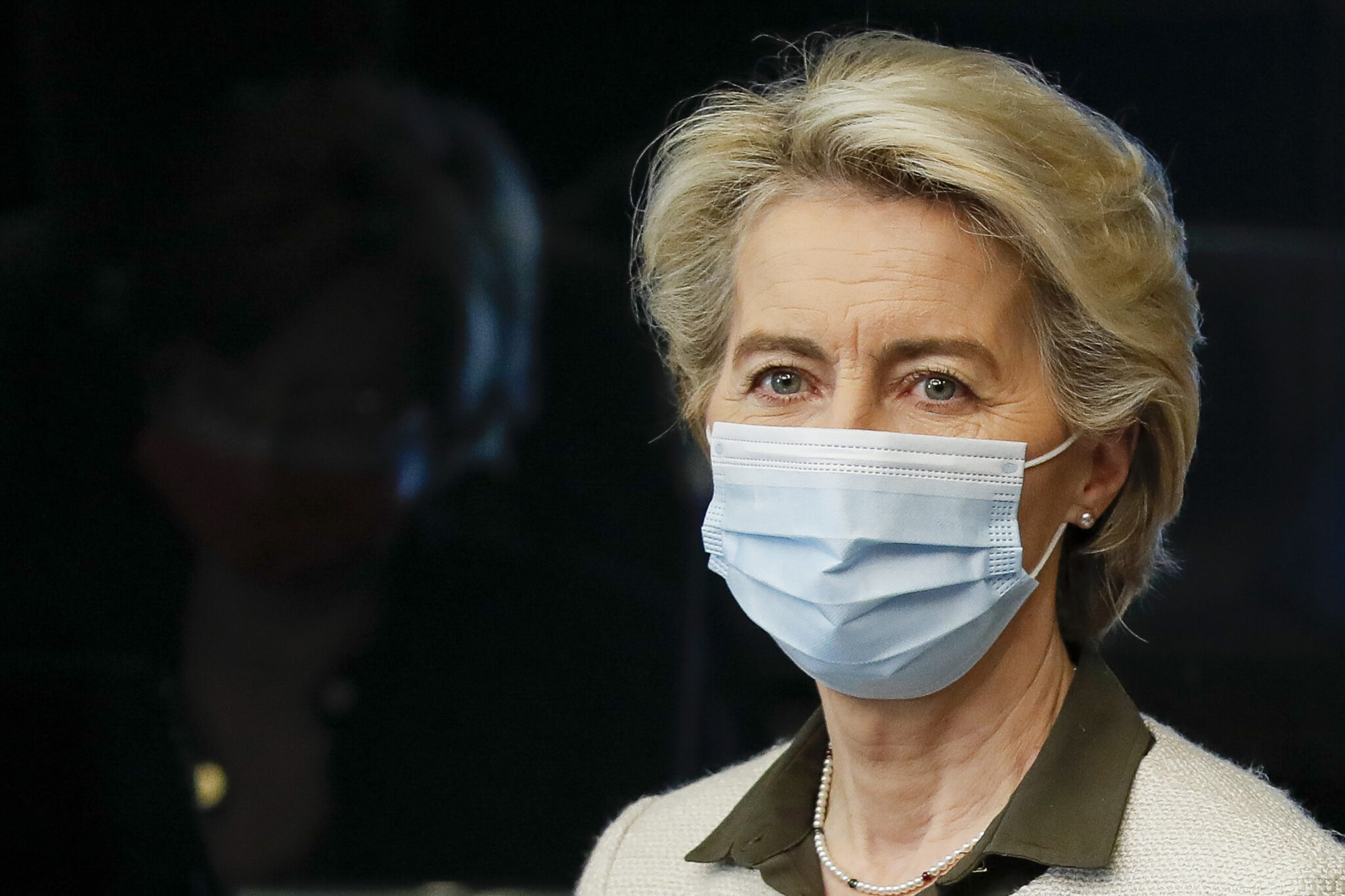 Φον ντερ Λάιεν: Η "Όμικρον" ίσως κυριαρχήσει στην Ευρώπη τον Ιανουάριο