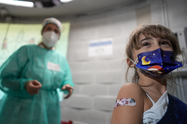 "Κλείδωσαν" 300 ραντεβού για εμβολιασμό παιδιών 5 – 11 ετών (ΒΙΝΤΕΟ)