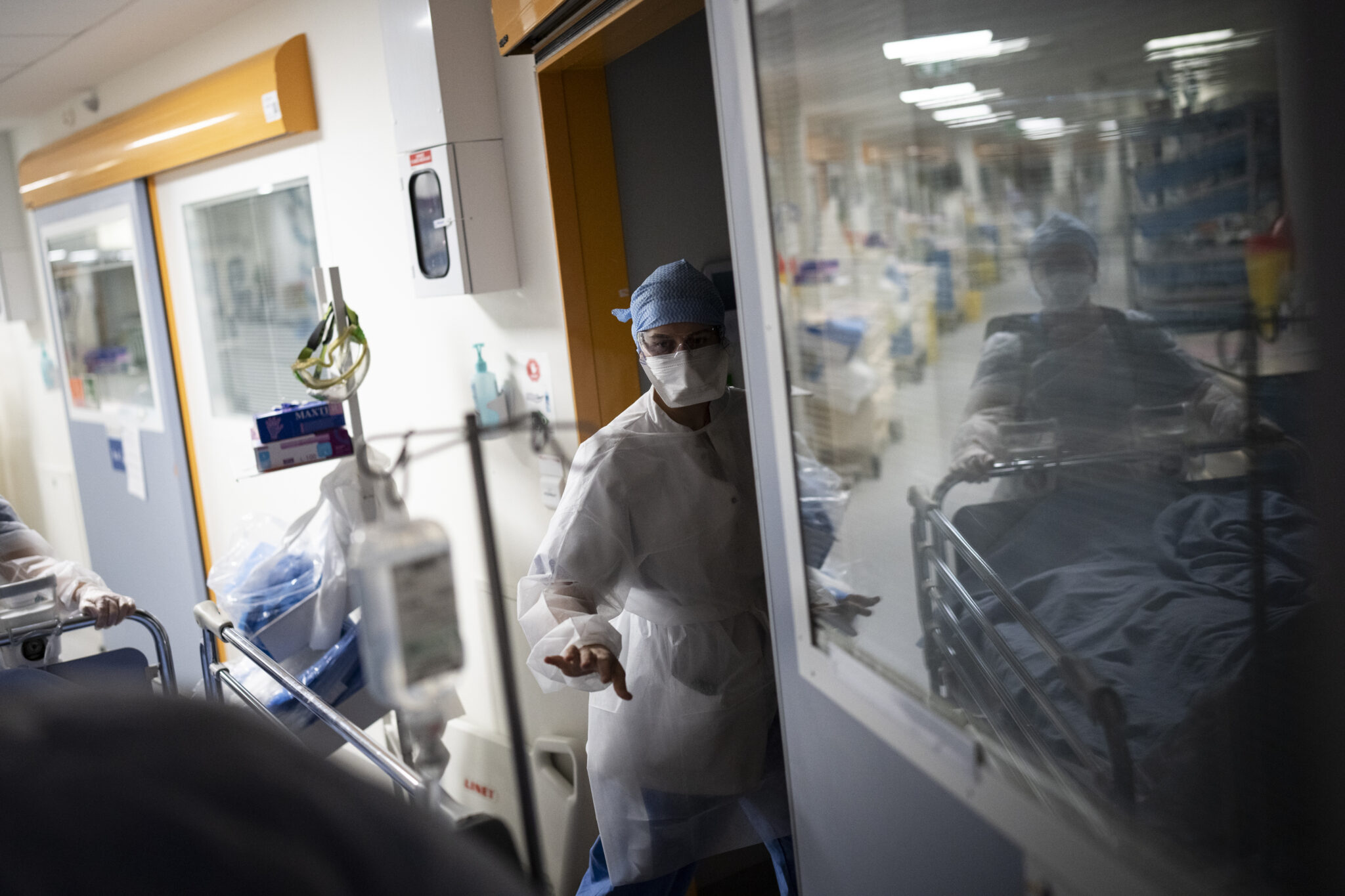 Τα νοσοκομεία καθορίζουν το πλάνο: Πρωτοχρονιά με αυστηρότερα μέτρα; (BINTEO)