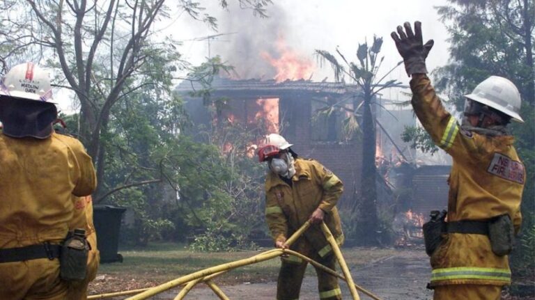 Δυο ανήλικα παιδιά εντοπίστηκαν νεκρά μετά από φωτιά σε σπίτι