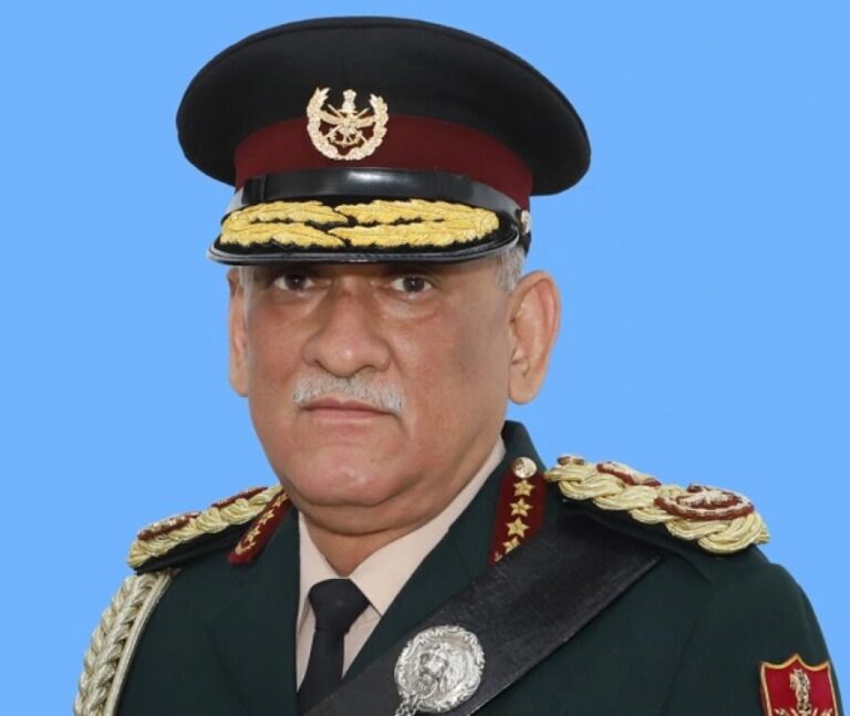 Νεκρός ανασύρθηκε από τα συντρίμμια ελικοπτέρου ο Αρχηγός στρατού της Ινδίας