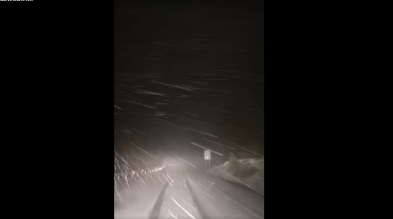 Η πιο κρύα νύχτα: Χιόνι και καταιγίδες με προβλήματα σε δρόμους κι ηλεκτροδότηση