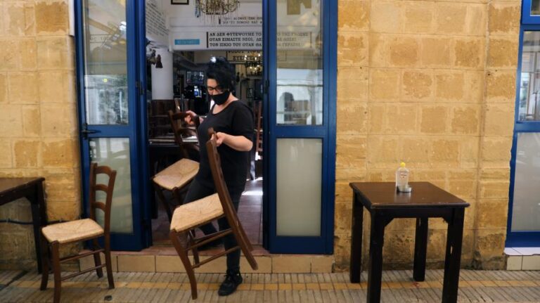 "Κουρεμένες" κρατήσεις σε κέντρα αναψυχής, προτιμούν take away οι Κύπριοι