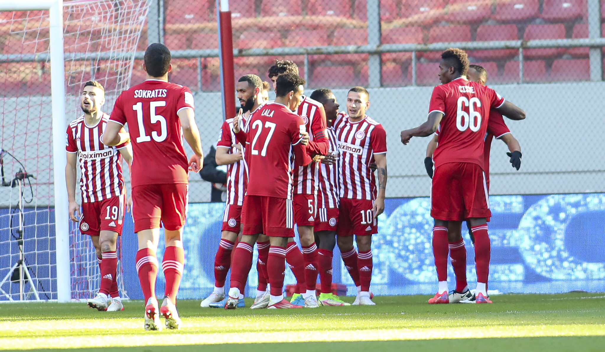 Διπρόσωπος Ολυμπιακός «καθάρισε» τη Λαμία με Ελ Αραμπί