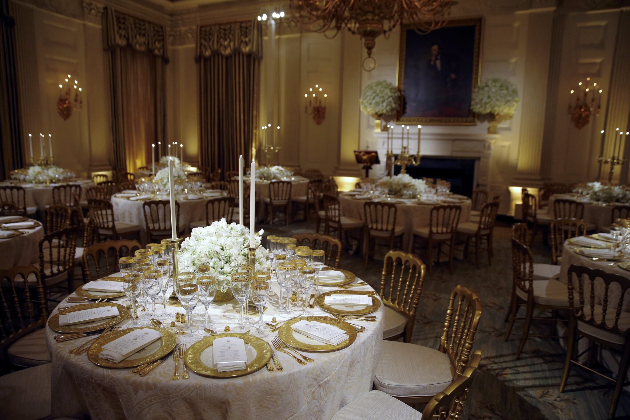 "Mπλόκο" σε ανεμβολίαστους από γάμους, βαπτίσεις και εστιατόρια ξενοδοχείων