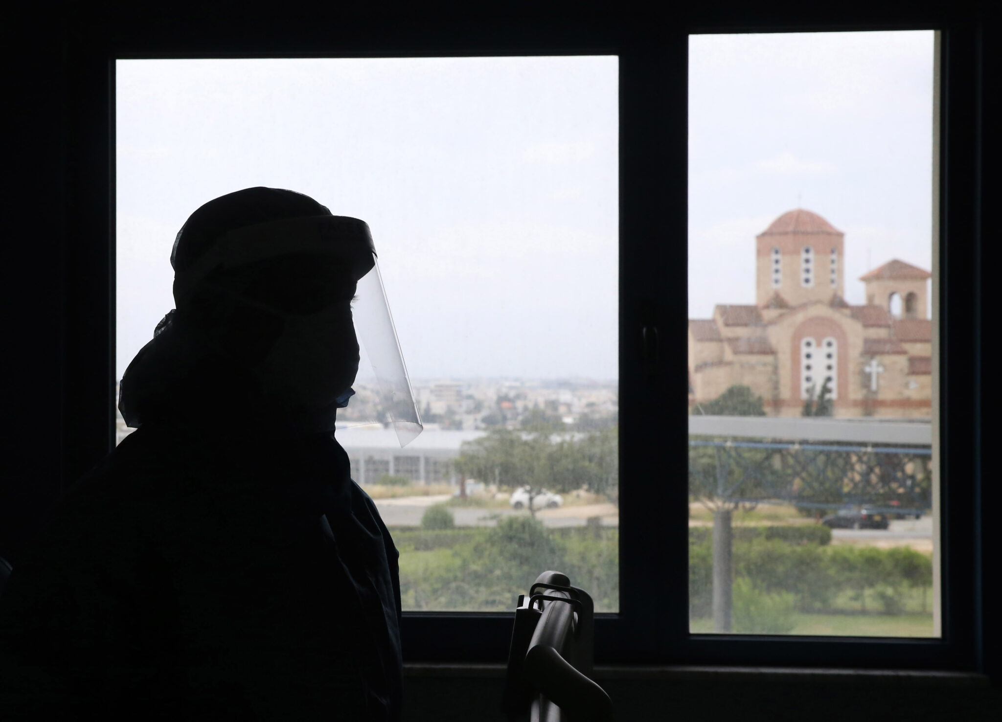 62χρονη το νέο θύμα της πανδημίας, σχεδόν 700 τα νέα κρούσματα