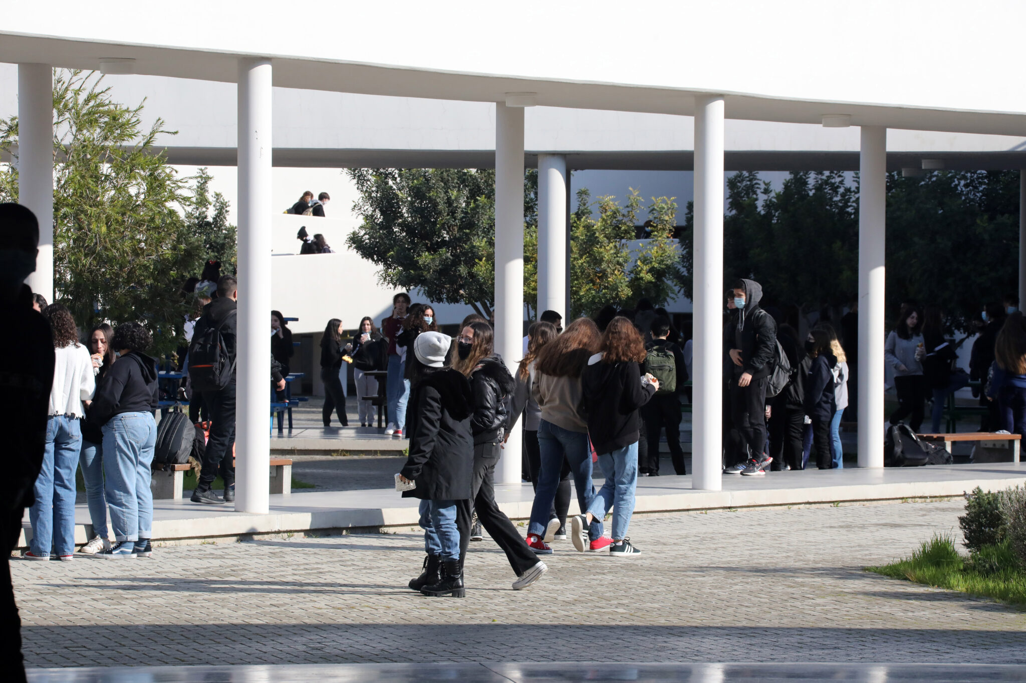 Καταγγελία από βουλευτή: Αλλοδαποί φώναζαν σε μαθήτριες ότι θέλουν να κάνουν σεξ
