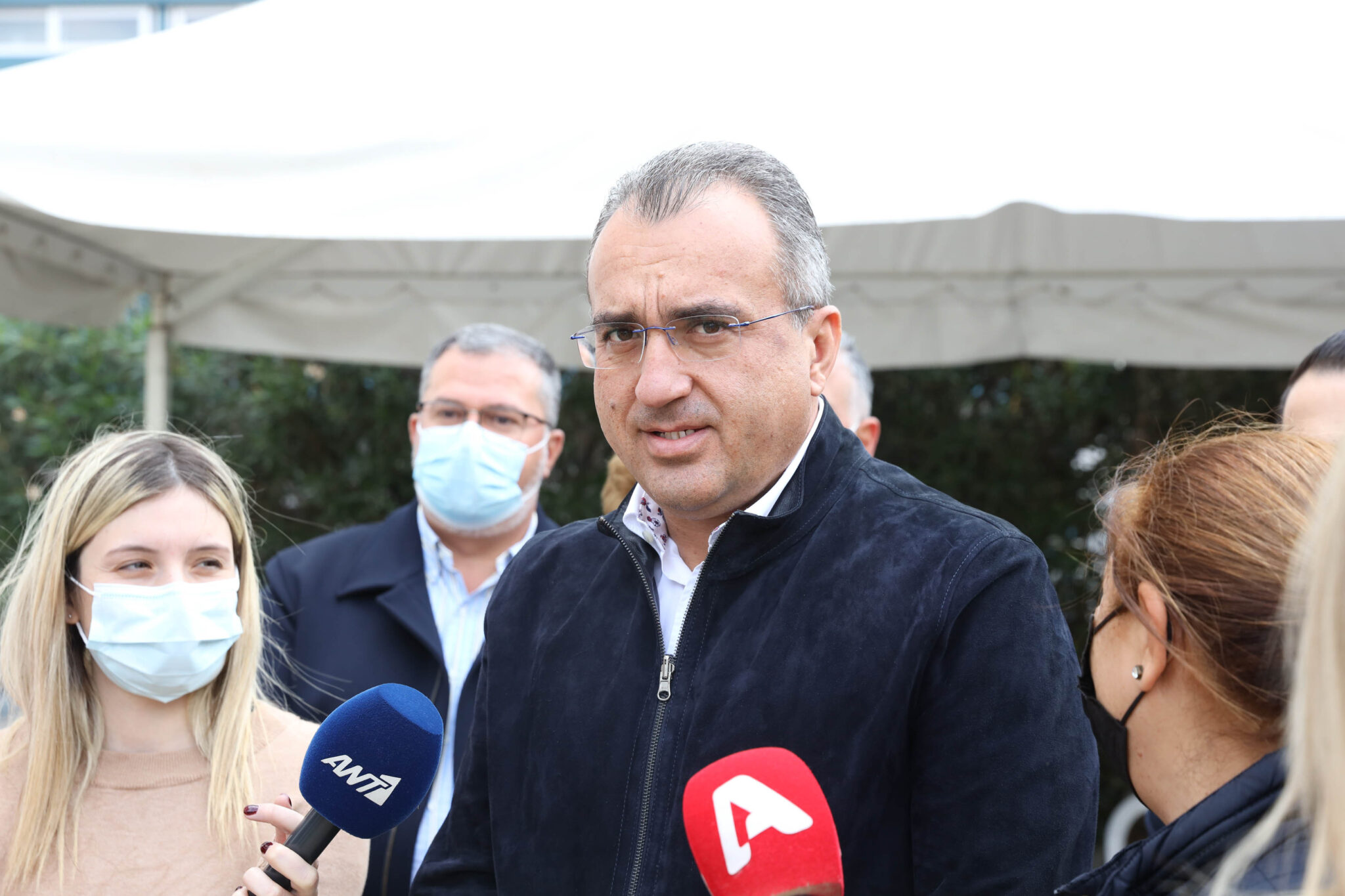 Στο ακουστικό ο Χατζηπαντέλας για υποχρεωτικό εμβολιασμό επαγγελματιών υγείας