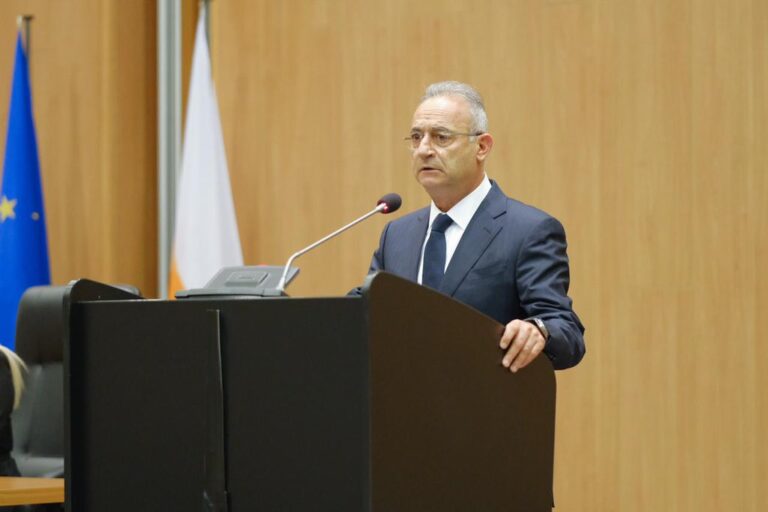 Εξαγγέλει υποψηφιότητα ο Αβέρωφ "για μια Κύπρο με καθαρό ορίζοντα στο αύριο"