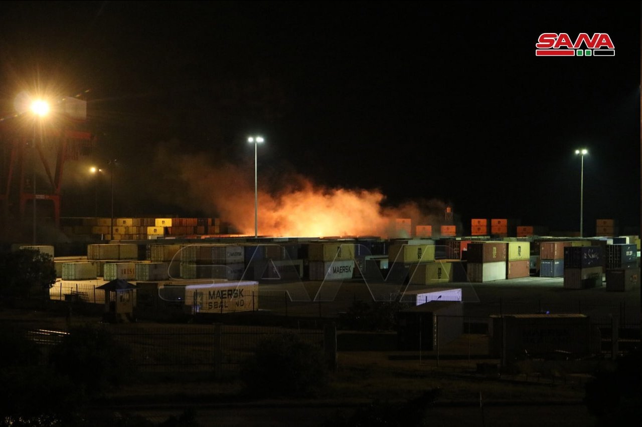 Αεροπορικά πλήγματα του Ισραήλ στο λιμάνι της Λαττάκειας (ΒΙΝΤΕΟ)