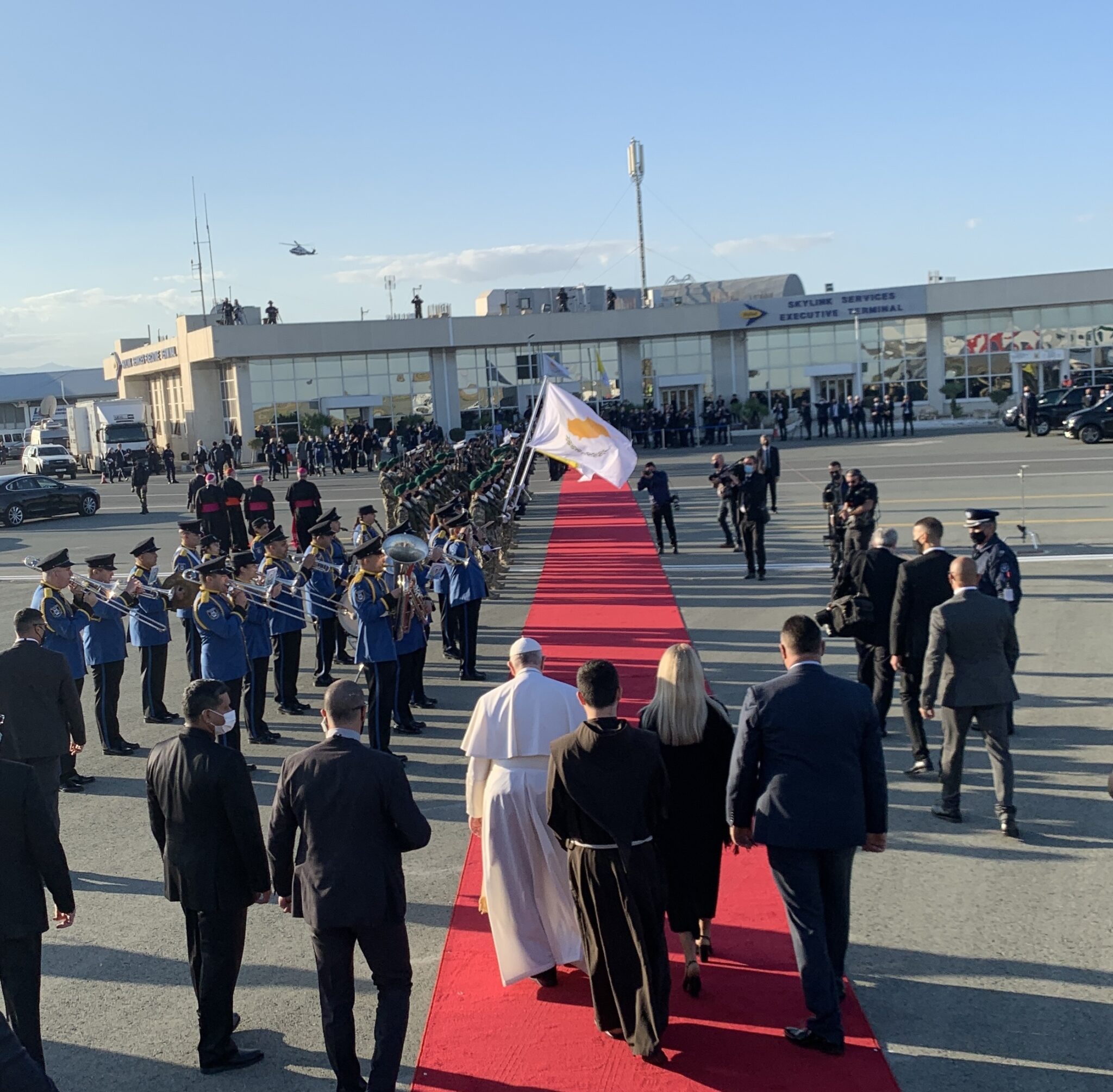 ΒΙΝΤΕΟ: Η Κύπρος υποδέχτηκε τον Πάπα Φραγκίσκο με τις δέουσες τιμές