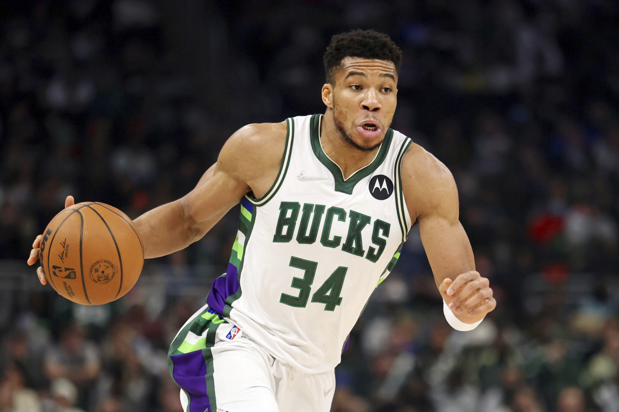 Οι καλύτερες στιγμές του ασταμάτητου Γιάννη Αντετοκούνμπο (ΒΙΝΤΕΟ)