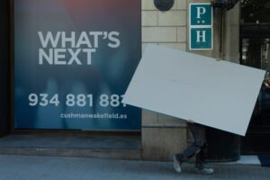 Ανακάμψη με αστερίσκους κι ερωτηματικά: Εμβολιασμοί, «Όμικρον» και πληθωρισμός