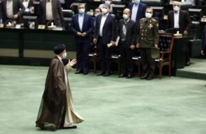 Να ξαναβάλει την οικονομία στις ράγες υπόσχεται ο Πρόεδρος του Ιράν