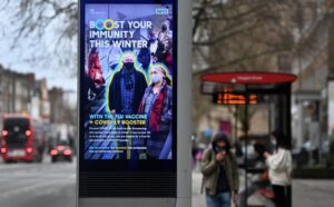 Με δυο δόσεις εμβολίου οι περισσότεροι νοσηλευόμενοι φορείς Όμικρον στη Βρετανία