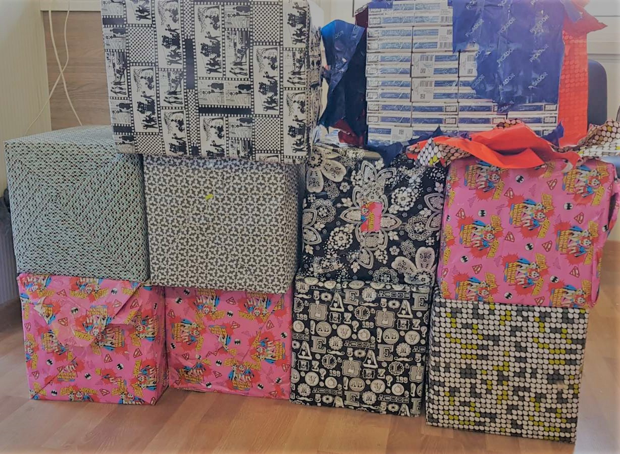 Τύλιξε σε συσκευασία δώρων 240 κούτες τσιγάρα από τα κατεχόμενα