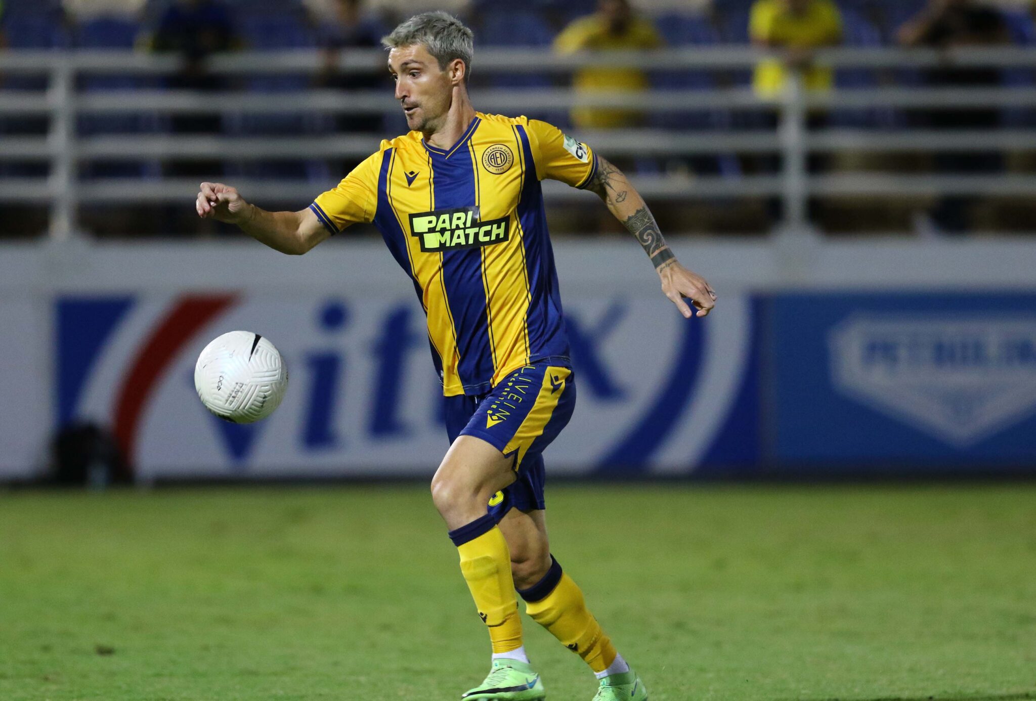 Ξεκαθαρίζει για τέσσερις στην ΑΕΛ