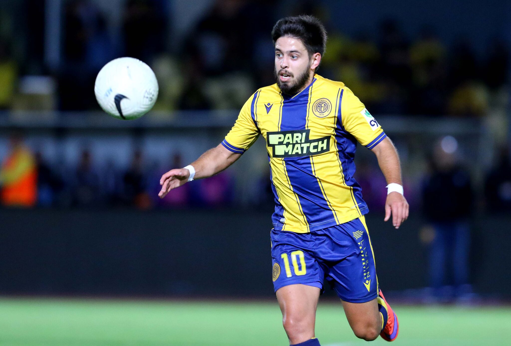 Αινιγματική… ανάρτηση από Μάζουρεκ (ΦΩΤΟ)