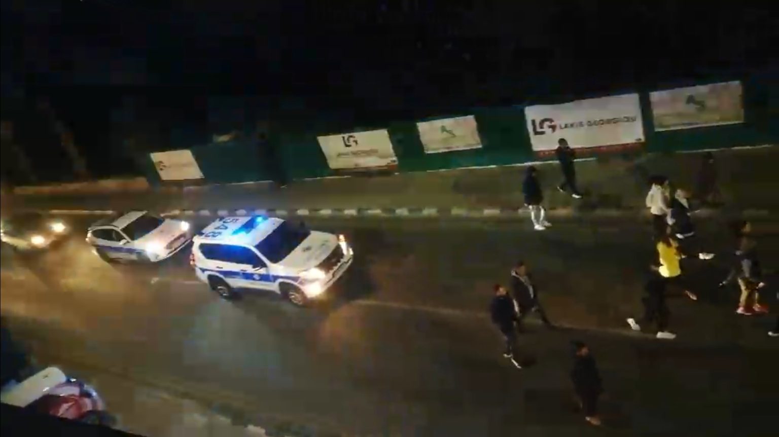 ΦΩΤΟ: Περπάτησαν σε δρόμους της Πάφου και φώναξαν συνθήματα