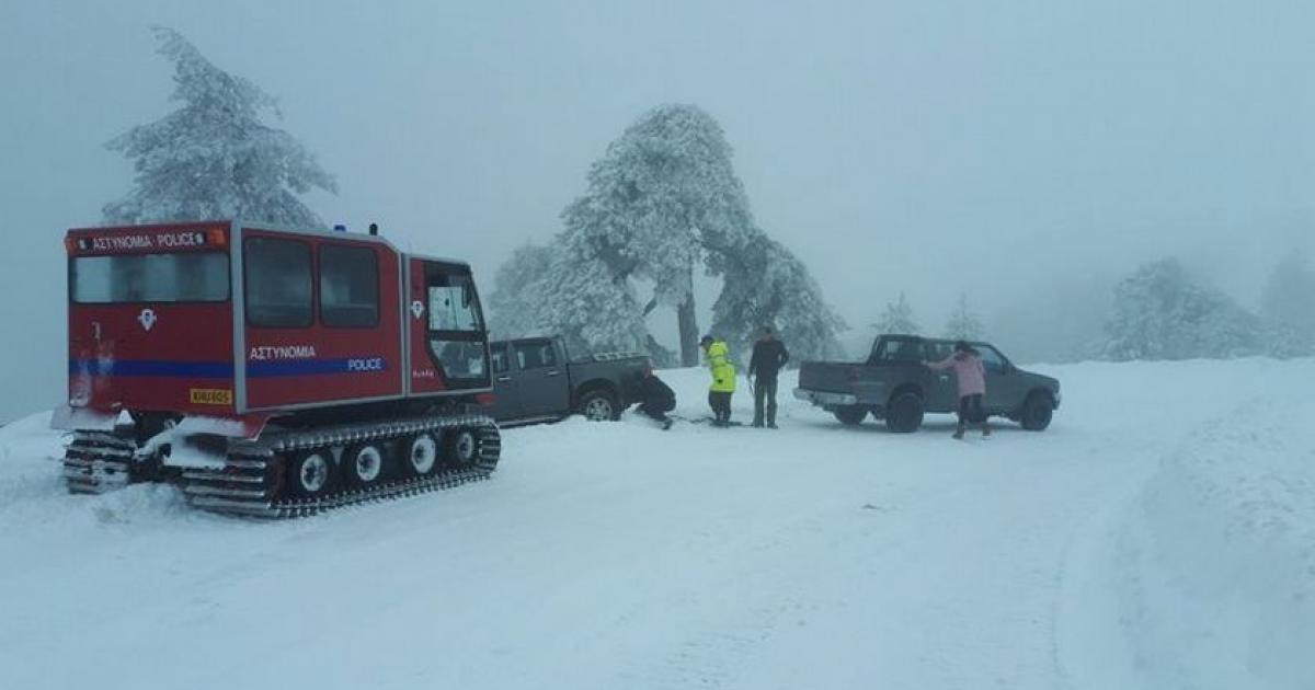 Τουρίστες εγκλωβίστηκαν στην χιονισμένη Κυπερούντα, τους φιλοξένησαν κάτοικοι