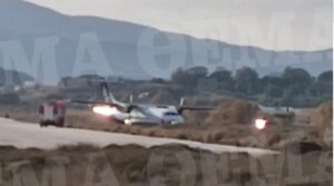 Προσγείωση θρίλερ στη Μήλο:Βγήκε εκτός διαύλου το αεροπλάνο, πήρε φωτιά ο τροχός