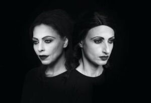 Το θέατρο Ανεμώνα ανεβάζει την παράσταση: “Εγω, η Ελένη Παπαδάκη”