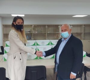 Δωρεά Αντισηπτικών σε 30 σχολεία Παγκυπρίως