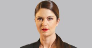 “Ήμουν 23 και αυτός…65”: Σοκάρει η Χατζηκώστα για όσα βίωσε από ανώτερό της