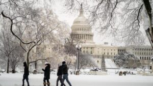 Σφοδρές χιονοπτώσεις "παρέλυσαν" την Ουάσιγκτον (ΒΙΝΤΕΟ)