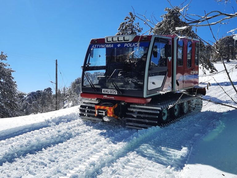 Σε θέση μάχης το snowtrack διάσωσης στο Τρόοδος, έρχεται και η "Ελπίς" (ΒΙΝΤΕΟ)