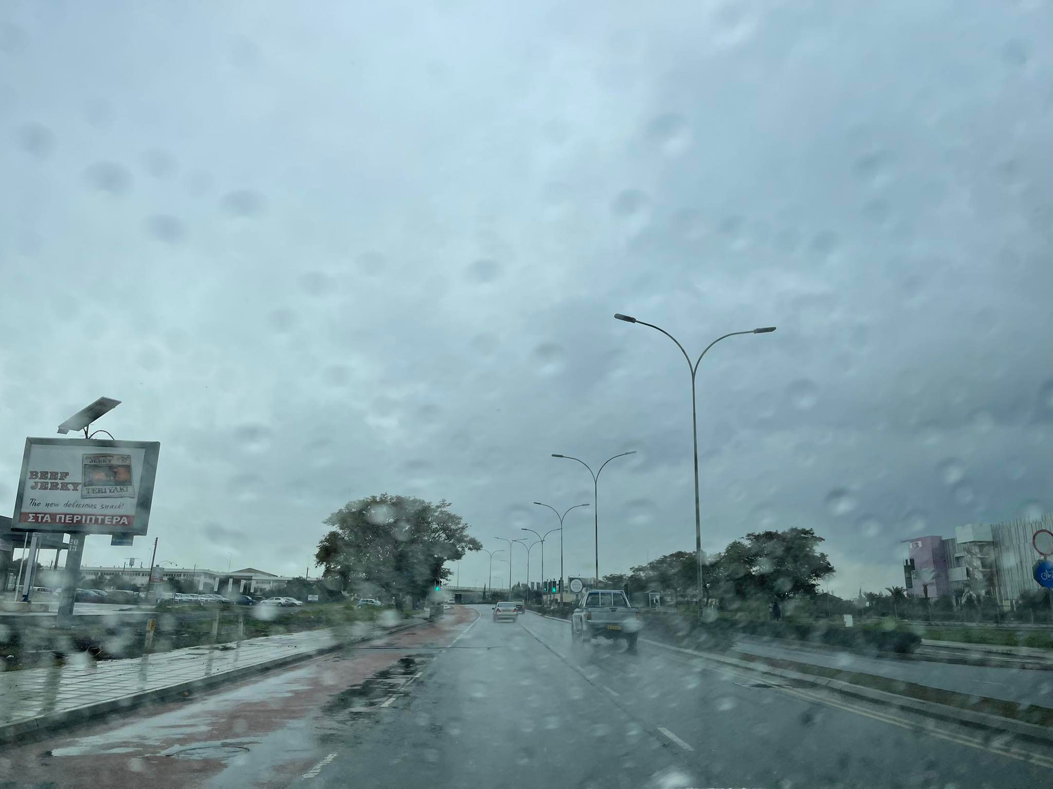 Βροχές τουλάχιστον μέχρι την ερχόμενη Πέμπτη προβλέπουν οι μετεωρολόγοι (LIVE)