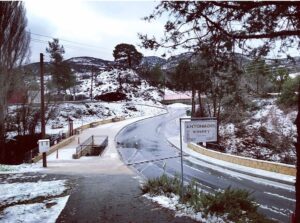 Κλειστοί δώδεκα δρόμοι εξαιτίας της χιονόπτωσης στα ορεινά