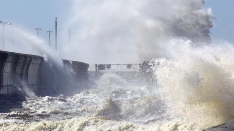 Αν γίνει τσουνάμι θα απειλήσει ολόκληρη την περιοχή, λέει καθηγητής σεισμολογίας