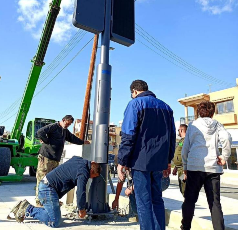 Εγκαταστάθηκε ο πρώτος από τους 56 έξυπνους πυλώνες στην πόλη της Πάφου
