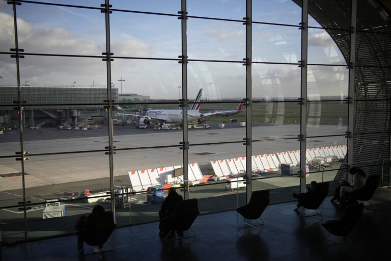 Καναδάς: Καλούν τους πολίτες να αποφύγουν τα μη απαραίτητα ταξίδια στην Ουκρανία