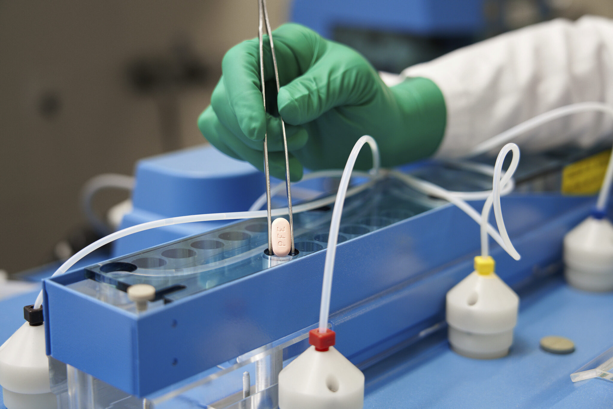 Άναψε το "πράσινο φως" ο ΕΜΑ για το χάπι της Pfizer